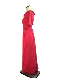 Side view of dress on mannequin